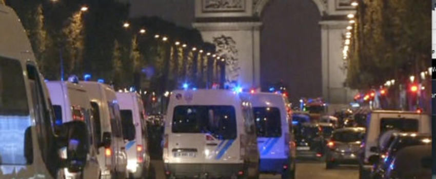 Un policier tué par un assaillant sur les Champs-Elysées à Paris