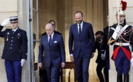Emmanuel Macron bouscule la droite et défie la gauche