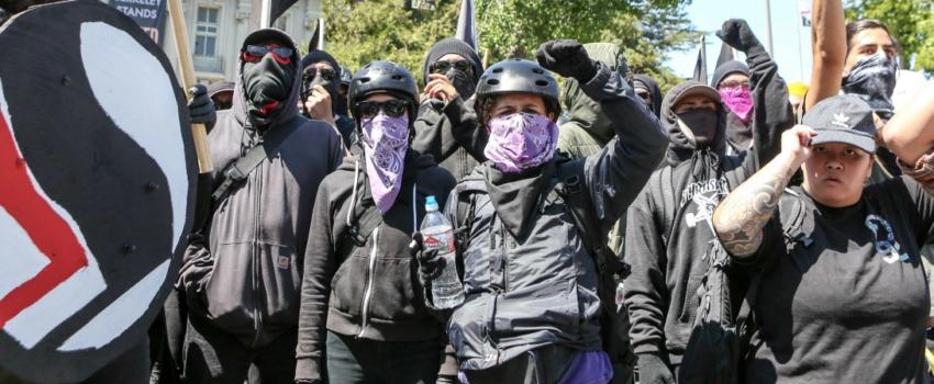 Le maire de Berkeley en Californie veut que les antifas soient classés en tant que gang