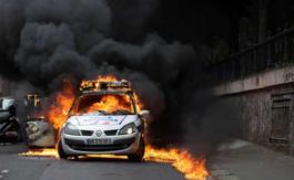 Voiture de police incendiée à Paris : jusqu’à sept ans de prison prononcés