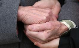 Le Parlement finlandais rejette l’euthanasie et s’engage pour les soins palliatifs