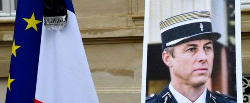 « Terrorisme islamiste »: une plaque hommage à Arnaud Beltrame divise