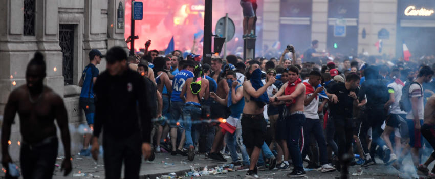 Près de 300 personnes en garde à vue après la victoire de l’équipe de France