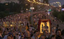 Russie: 100 ans après, la commémoration du dernier tsar réunit 100.000 personnes