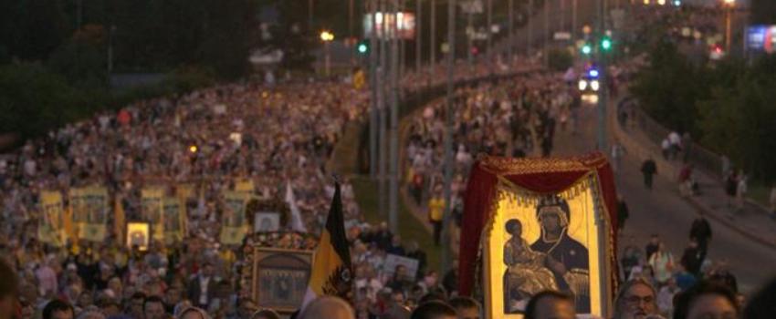Russie: 100 ans après, la commémoration du dernier tsar réunit 100.000 personnes
