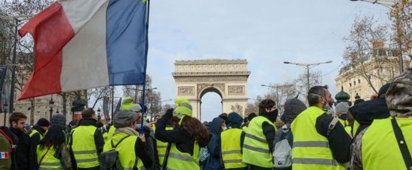 Ni extrême gauche, ni extrême droite, Gilets jaunes en sécession : les élites désemparées face à l’extrême-peuple