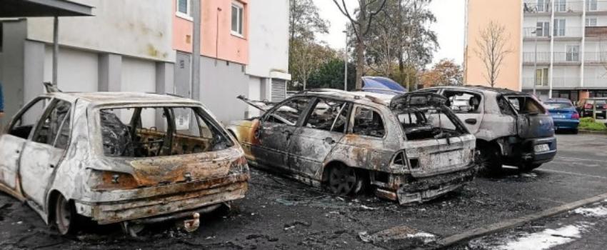 Voitures brûlées à la Saint-Sylvestre ? Quand Castaner devient muet.