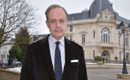 Le prince Jean d’Orléans se livre sur le Comte de Paris : « Mon père et moi étions taillés dans le même roc »