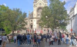 Paris : une procession en mémoire des martyrs catholiques de la Commune attaquée par des antifas