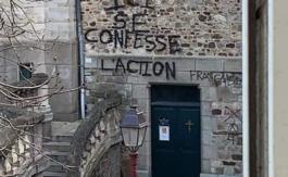Le Mans : une église recouverte de tags hostiles à l’Action française et aux paroissiens