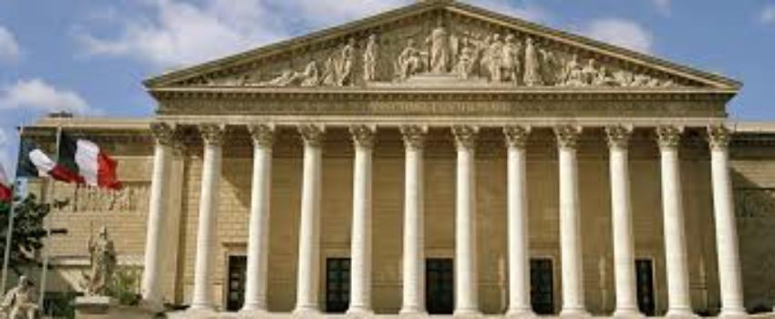 L’Assemblée nationale : de gauche à droite sans passer par la France