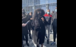 Assa Traoré évoque ses cinq frères passés par la prison… comme s’il …