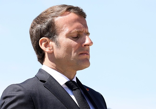 You are currently viewing Emmanuel Macron seul face à la rue : son entourage a raison d’être très inquiet