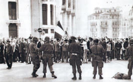 Dépôt d’une gerbe, au nom du Président de la république, aux victimes du 26 Mars 1962, rue d’Isly