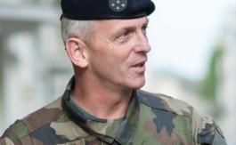 Expliquer, sans approuver, la réaction du Général Lecointre