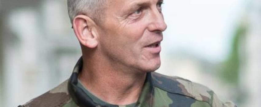 Expliquer, sans approuver, la réaction du Général Lecointre