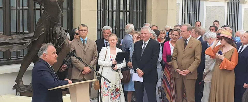 Mgr le Comte de Paris présent à l’inauguration d’une statue de Jeanne d’arc près de la cathédrale russe de Paris