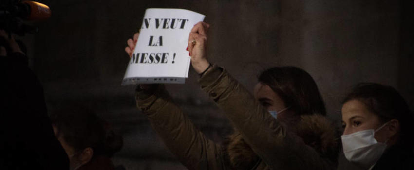 Pas de messe avant début décembre : au bourricot catho, on ne desserre pas la bride !