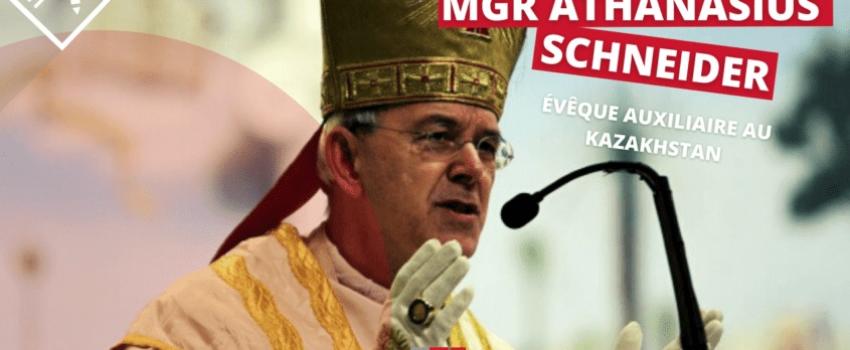 Mgr Athanasius Schneider : « L’exemple de ceux qui ont courageusement manifesté en public pour le droit à la liberté de culte chrétien restera une page glorieuse dans l’histoire du catholicisme français contemporain »