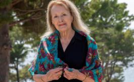 Le Nobel à Annie Ernaux : la star des rectorats l’emporte sur celle des librairies, Houellebecq