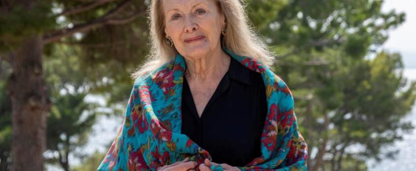 Le Nobel à Annie Ernaux : la star des rectorats l’emporte sur celle des librairies, Houellebecq