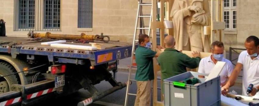 Retrait de la statue de Voltaire : le jeu trouble de la mairie de Paris