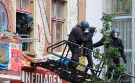 Ils rêvent d’investir vos maisons pendant les vacances : révélations sur les méthodes des antifas squatteurs