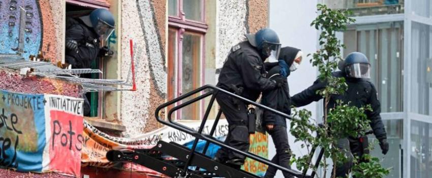 Ils rêvent d’investir vos maisons pendant les vacances : révélations sur les méthodes des antifas squatteurs