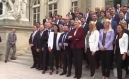 Crédibilité et respect des usages : Face à La France insoumise, le RN compte incarner la France bien mise