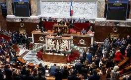 La comédie parlementaire : Qui est raciste ?