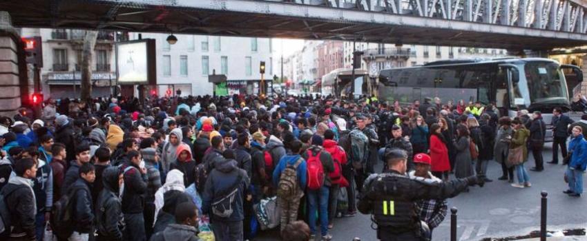 L’État propose aux jeunes d’effectuer leur service civique… en accueillant des migrants !