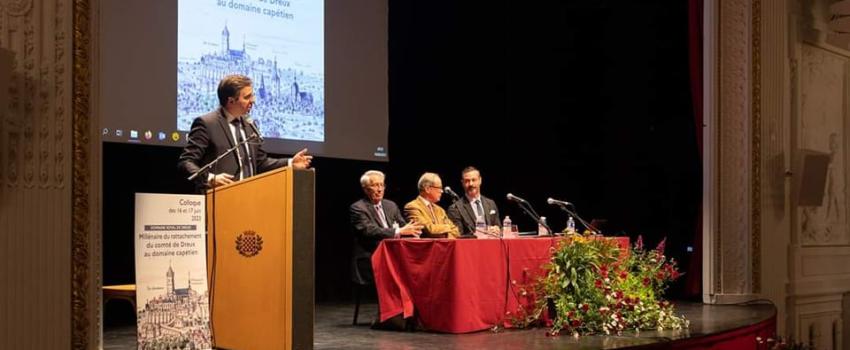 Le Comte de Paris à Dreux au colloque célébrant le millénaire du rattachement du comté de Dreux à la Couronne de France. Un colloque destiné aussi à présenter le domaine royal de Dreux 