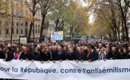 Tragi-comédie à l’Élysée : Macron le président de l’unité nationale ?