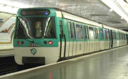Interdiction de souhaiter « Joyeux Noël » : la RATP cède (encore) au wokisme