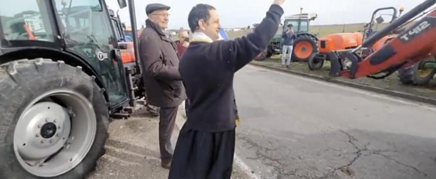 Église, policiers… cette France qui soutient les paysans