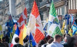De bas en haut ou de haut en bas ?
